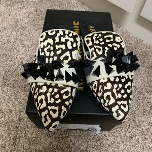 Kat Maconie Issa mule